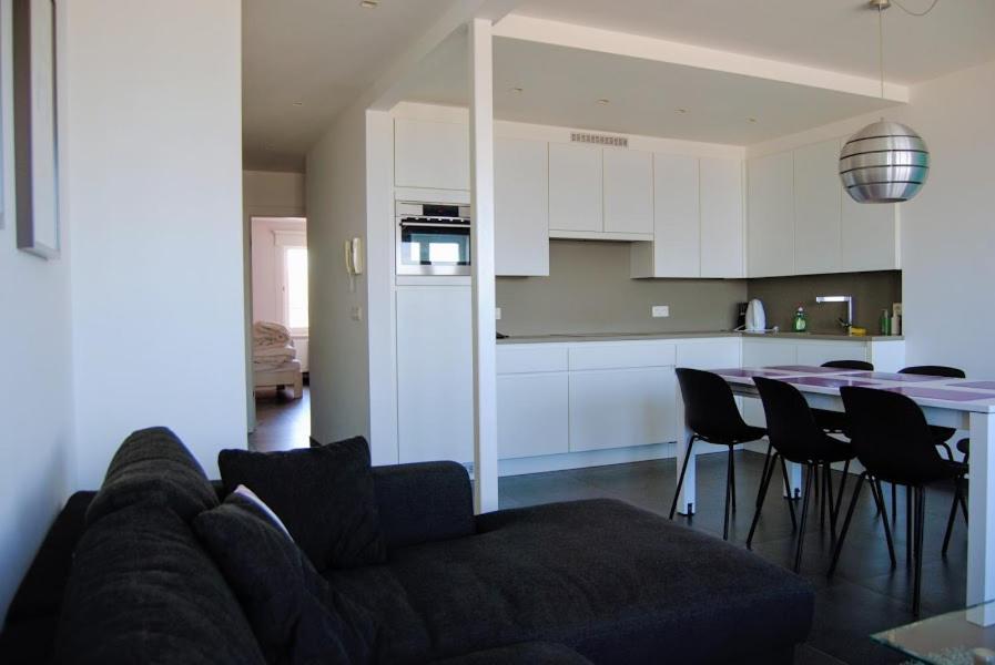 Modern Appartement Op De Zeedijk Met 2 Slaapkamers Te Oostende Exterior foto